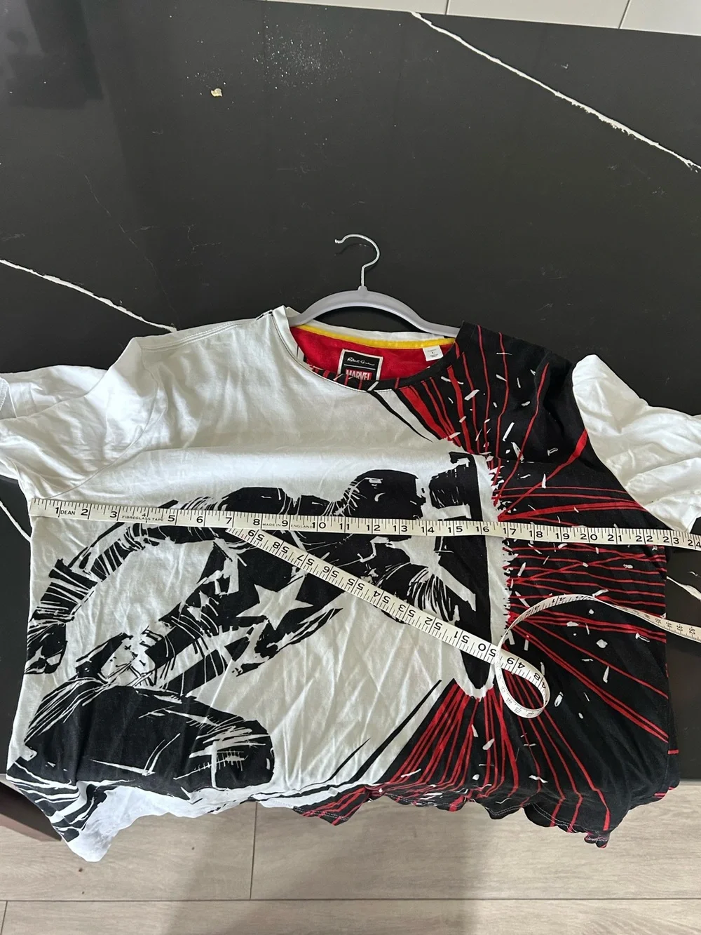 Robert Graham Marvel Captain In Charge Graphic T-Shirt Short Sleeve Collectible - Picture 7 of 7